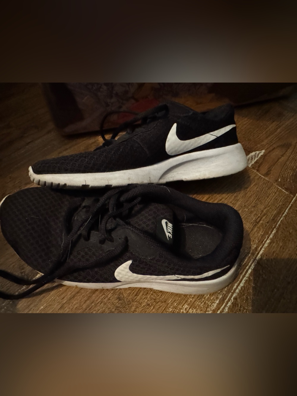 Nike Athletic Shoes Black White women’s size 5 1/2 tennis shoes, light weight